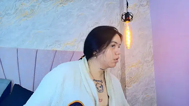 Mia candy 0 online show from 12, 7, 2026