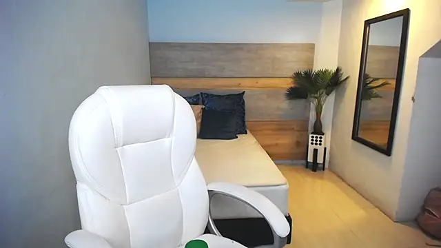 liseth fox online show from 12, 12, 2024