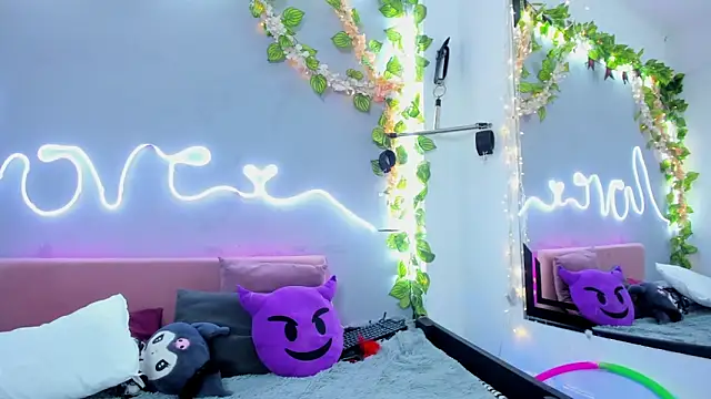 YouliteSllut2 online show from 11, 3, 2025