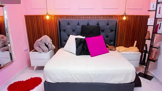 Snapshot of MEYLAGIA chatting on 4, 11, 2025 MEYLAGIA online show from 4, 11, 2025