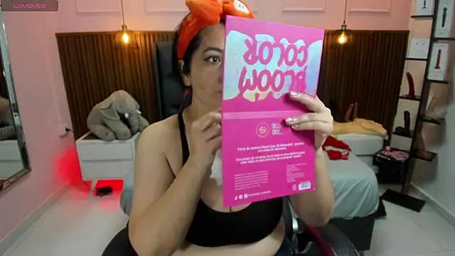 Snapshot of MEYLAGIA chatting on 5, 11, 2025 MEYLAGIA online show from 5, 11, 2025