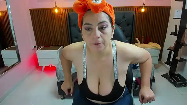 Snapshot of MEYLAGIA chatting on 22, 11, 2025 MEYLAGIA online show from 22, 11, 2025