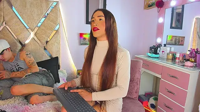 parejacaliente20154 online show from 5, 11, 2025