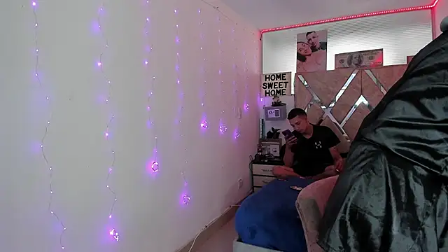 parejacaliente20154 online show from 14, 2, 2026