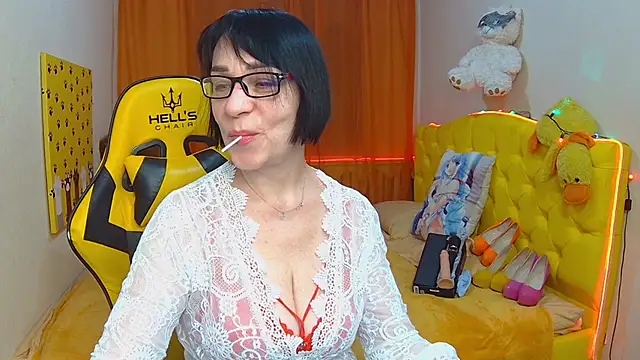 Snapshot of SandraHormas chatting on 4, 2, 2025 SandraHormas online show from 4, 2, 2025