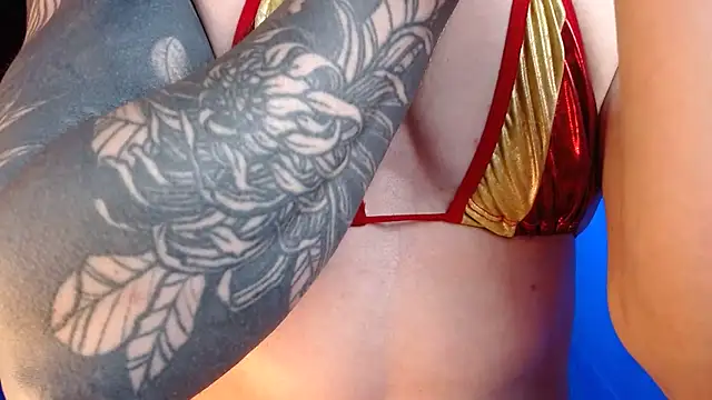 Snapshot of dannafitness chatting on 28, 10, 2025 dannafitness online show from 28, 10, 2025