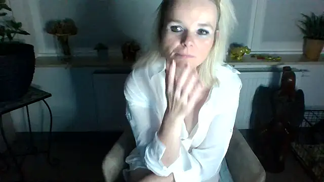 Snapshot of clwm chatting on 6, 12, 2024 clwm online show from 6, 12, 2024