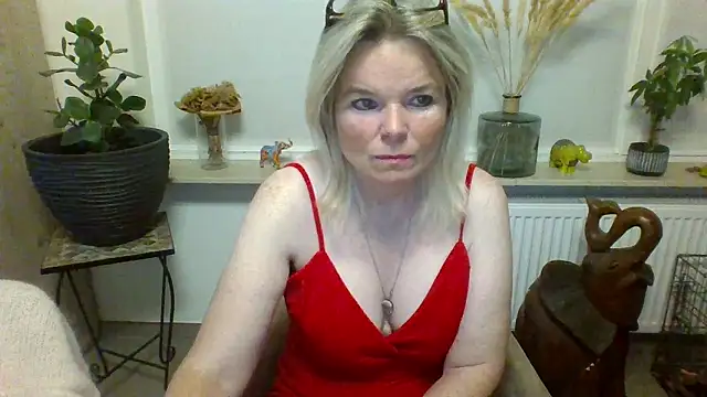 Snapshot of clwm chatting on 10, 10, 2025 clwm online show from 10, 10, 2025