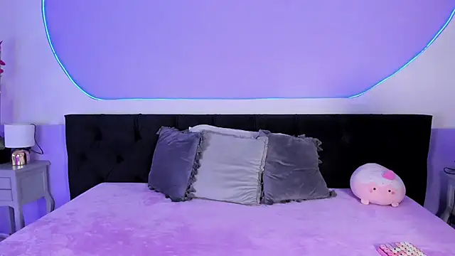 Julieta Cortes   online show from 11, 10, 2025