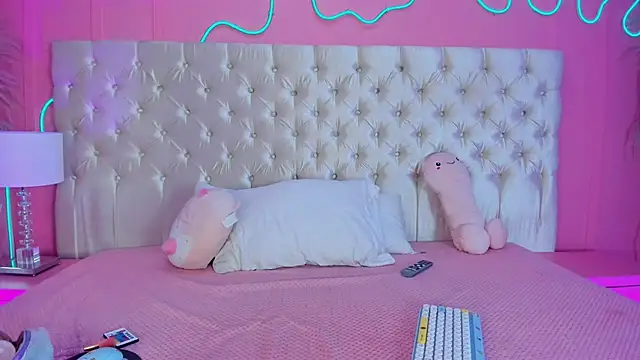 Julieta Cortes   online show from 28, 2, 2026