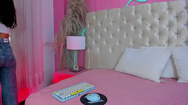 Julieta Cortes   online show from 28, 3, 2026