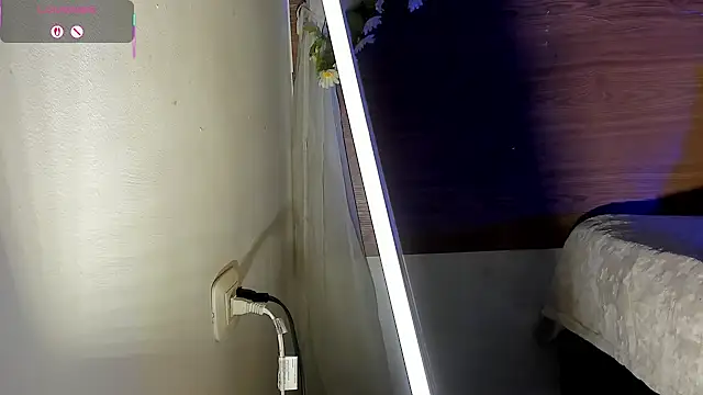 Snapshot of Petite_yisell chatting on 12, 9, 2025 Petite yisell online show from 12, 9, 2025