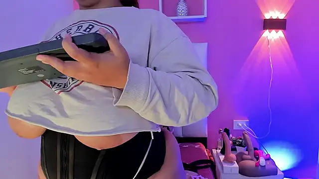 Alanna hot3 online show from 10, 10, 2025