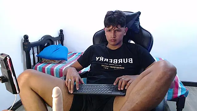 Snapshot of alex_245711 chatting on 20, 11, 2025 alex 245711 online show from 20, 11, 2025