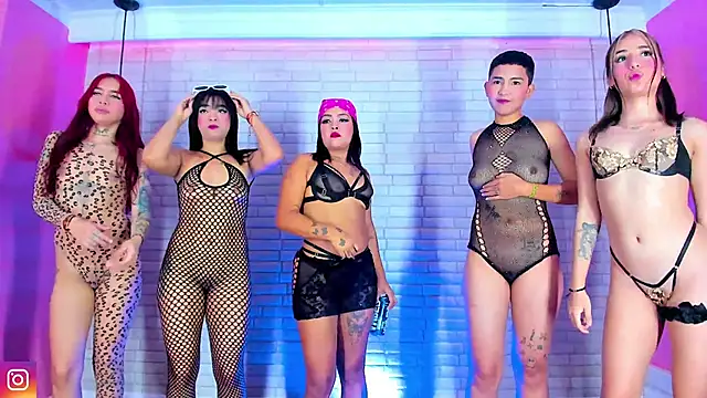 Snapshot of GIRLS_DIRTY_XTREME chatting on 4, 2, 2025 GIRLS DIRTY XTREME online show from 4, 2, 2025