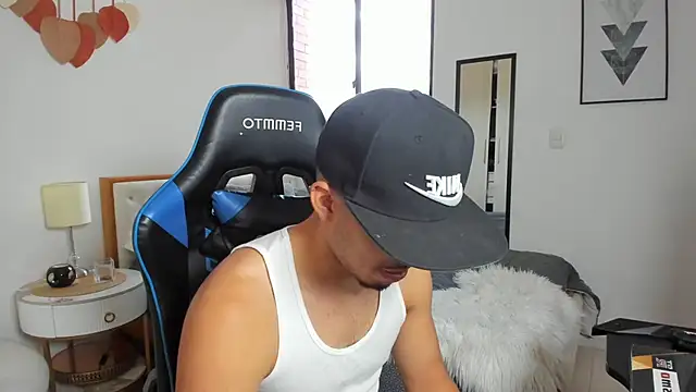 mateoleonee online show from 18, 10, 2025