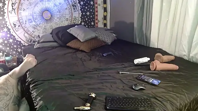 Snapshot of UnCuTupTheBuTT chatting on 13, 1, 2026 UnCuTupTheBuTT online show from 13, 1, 2026