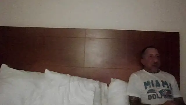 Snapshot of LillyysAllYours chatting on 8, 11, 2025 LillyysAllYours online show from 8, 11, 2025