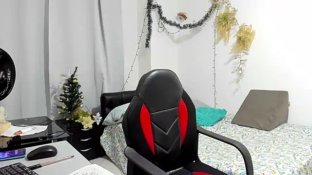 Snapshot of Sanddi_milff chatting on 15, 12, 2024 Sanddi milff online show from 15, 12, 2024