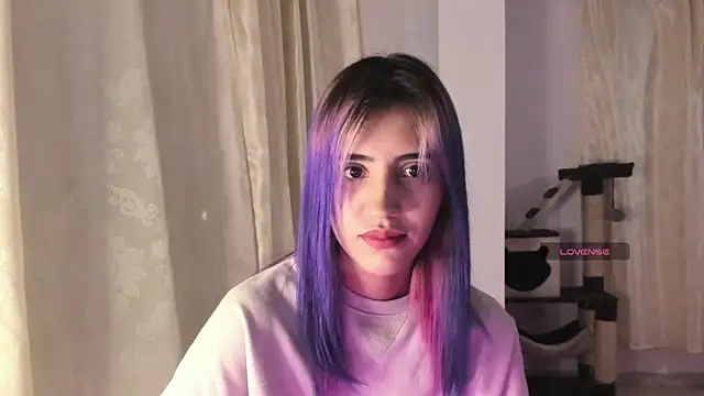 linnie  online show from 12, 12, 2024