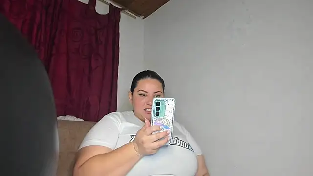 Snapshot of tetasgrandes_karol chatting on 16, 9, 2025 tetasgrandes karol online show from 16, 9, 2025