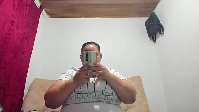 Snapshot of tetasgrandes_karol chatting on 3, 11, 2025 tetasgrandes karol online show from 3, 11, 2025