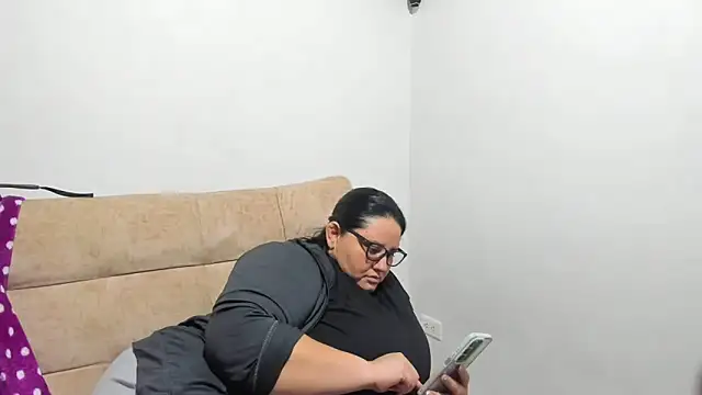 Snapshot of tetasgrandes_karol chatting on 9, 11, 2025 tetasgrandes karol online show from 9, 11, 2025