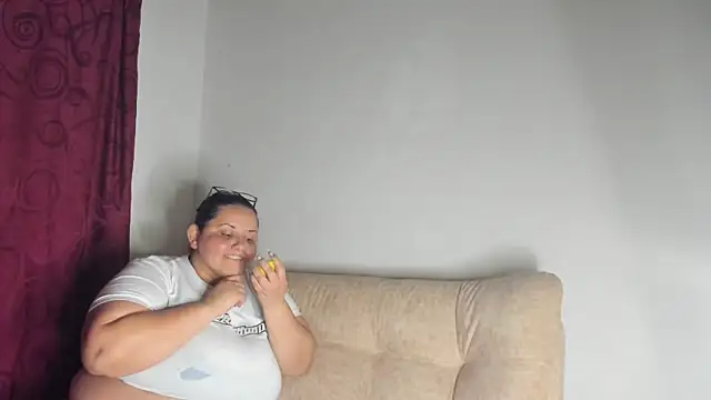 Snapshot of tetasgrandes_karol chatting on 23, 11, 2025 tetasgrandes karol online show from 23, 11, 2025