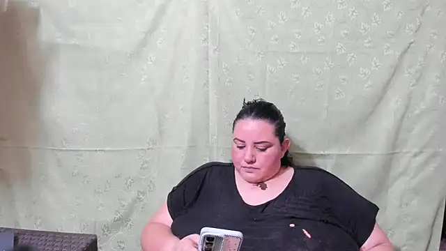 Snapshot of tetasgrandes_karol chatting on 21, 12, 2025 tetasgrandes karol online show from 21, 12, 2025