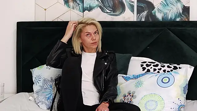 tanyagrey online show from 15, 4, 2026