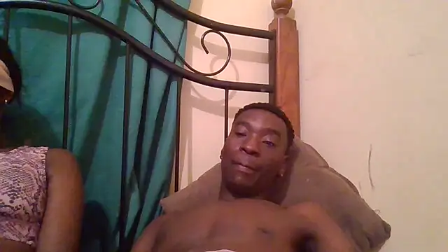 Snapshot of SmallGoodNutts chatting on 6, 11, 2025 SmallGoodNutts online show from 6, 11, 2025