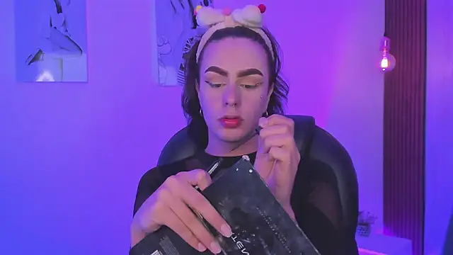 Snapshot of miah_connor chatting on 18, 11, 2025 miah connor online show from 18, 11, 2025