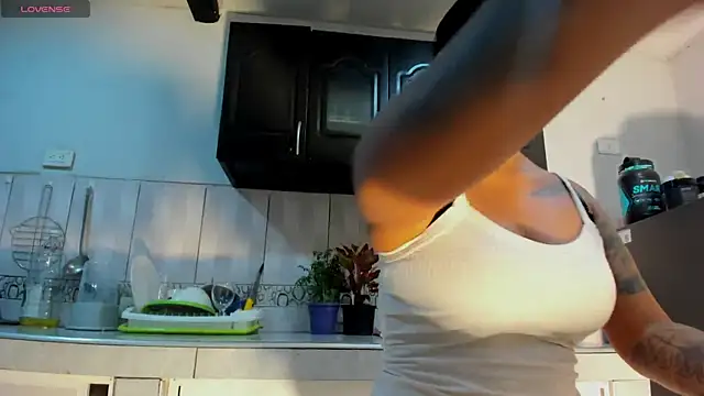 Snapshot of luisa16xxx chatting on 19, 12, 2024 luisa16xxx online show from 19, 12, 2024