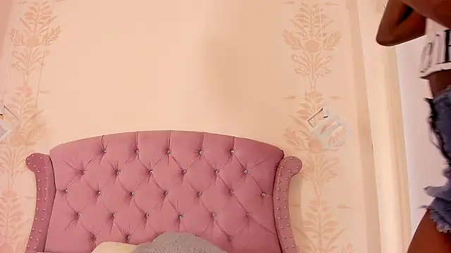 DaphneLloyd online show from 29, 9, 2025