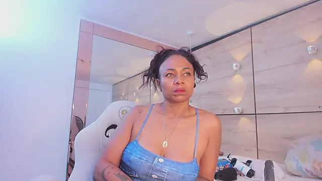 Snapshot of martina_touss chatting on 18, 4, 2026 martina touss online show from 18, 4, 2026