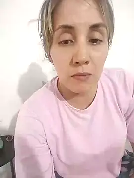 Snapshot of Isabel23zr chatting on 17, 1, 2025 Isabel23zr online show from 17, 1, 2025