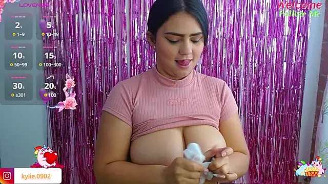 Snapshot of karol_9 chatting on 4, 1, 2025 karol 9 online show from 4, 1, 2025