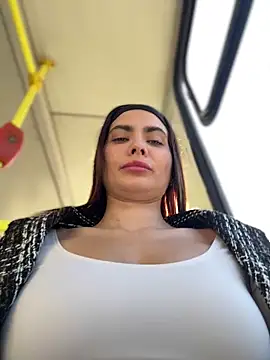 Snapshot of Accole chatting on 11, 9, 2025 Accole online show from 11, 9, 2025