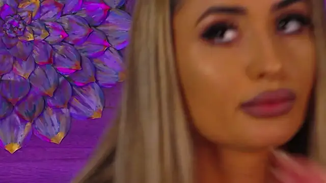 LoraDevine online show from 19, 2, 2026