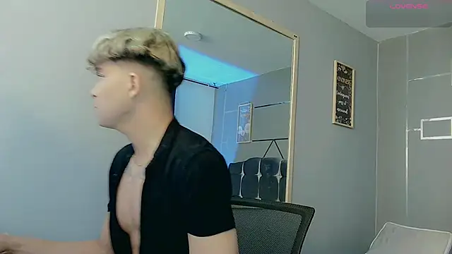 Snapshot of ANDRIUS_24 chatting on 1, 2, 2025 ANDRIUS 24 online show from 1, 2, 2025