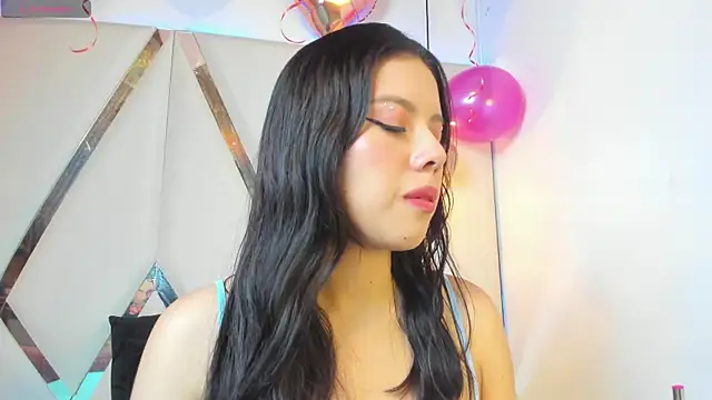 Snapshot of MarielQueenx chatting on 8, 1, 2025 MarielQueenx online show from 8, 1, 2025