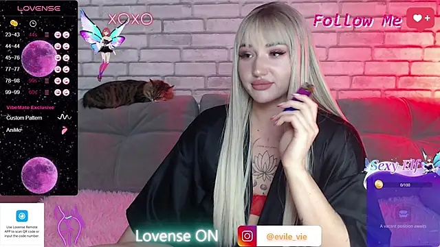 Snapshot of Eva_Evile chatting on 8, 2, 2025 Eva Evile online show from 8, 2, 2025