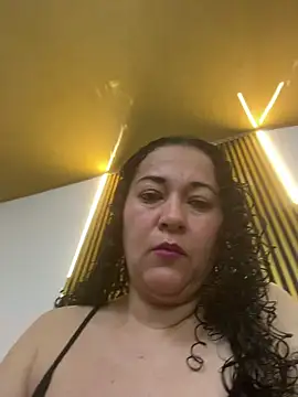 Snapshot of luisa_curli chatting on 19, 7, 2026 luisa curli online show from 19, 7, 2026