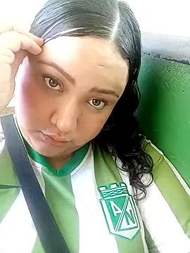 Snapshot of isaReyes chatting on 26, 10, 2025 isaReyes online show from 26, 10, 2025