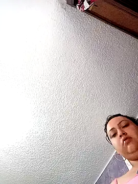 Snapshot of isaReyes chatting on 28, 10, 2025 isaReyes online show from 28, 10, 2025