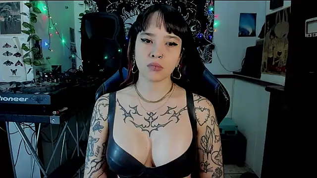 Demongirl6666 online show from 19, 3, 2025