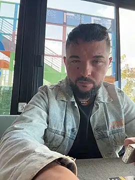 Snapshot of Winchesterguy chatting on 28, 10, 2025 Winchesterguy online show from 28, 10, 2025