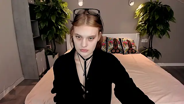 Snapshot of CandyBooms_ chatting on 24, 9, 2025 CandyBooms online show from 24, 9, 2025