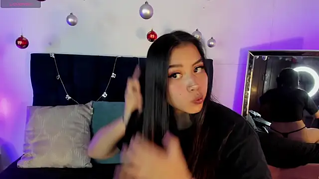 Snapshot of Viioletsky chatting on 6, 12, 2024 Viioletsky online show from 6, 12, 2024