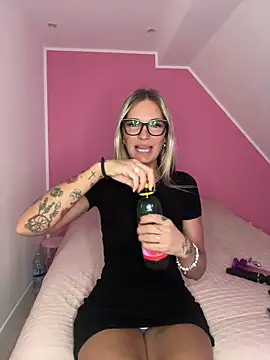 Snapshot of Lydie_off chatting on 12, 2, 2025 Lydie off online show from 12, 2, 2025